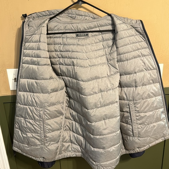 Guess reversible puffer jacket - Picture 4 of 5